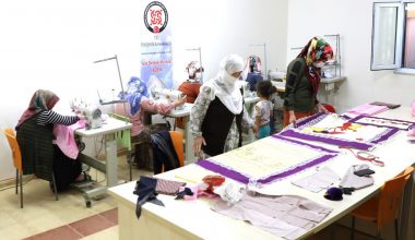 ENGELLİ KURSİYERLER ENGELLİLER İÇİN DİKİYOR