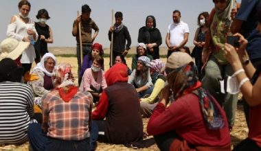 HDP’LİLER TARIM EMEKÇİLERİNİN SORUNLARINI DİNLEDİ