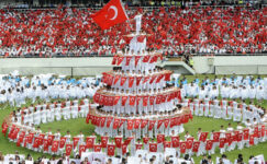 ‘GELECEK GENÇLERİNDİR’