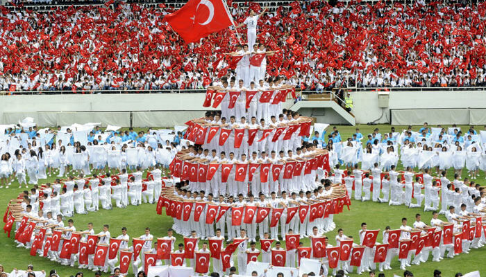 ‘GELECEK GENÇLERİNDİR’
