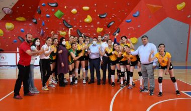 BAĞLAR BELEDİYE KADIN VOLEYBOL TAKIMI 2. LİG YOLUNDA