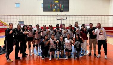 B. BELEDİYESPORLU VOLEYBOLCULAR YARI FİNALDE