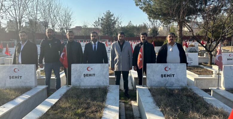 A PARTİ’DEN ŞEHİTLİĞE ZİYARET